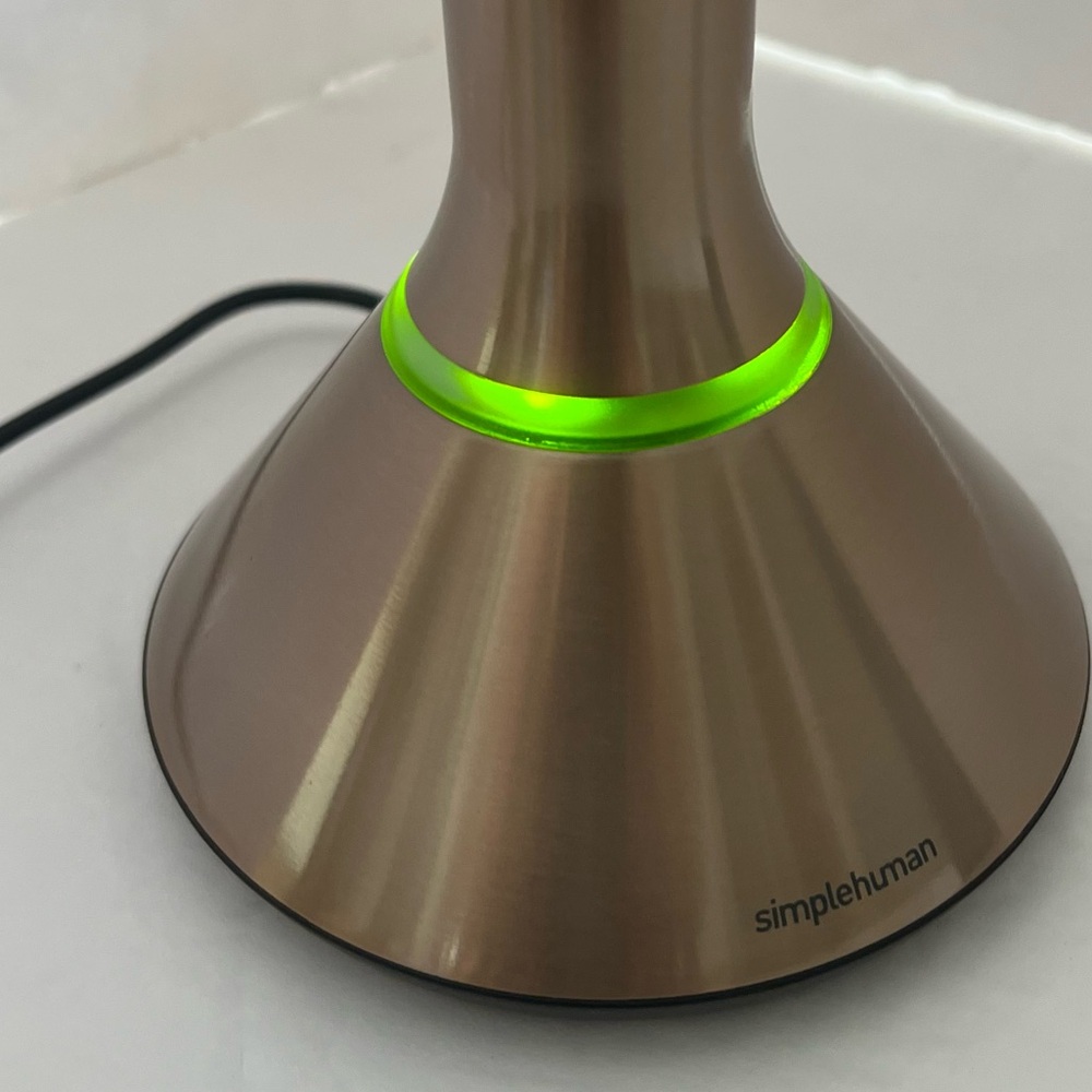 Simplehuman 8”ROSE GOLD Sensor Mirror - Picture 10 of 13